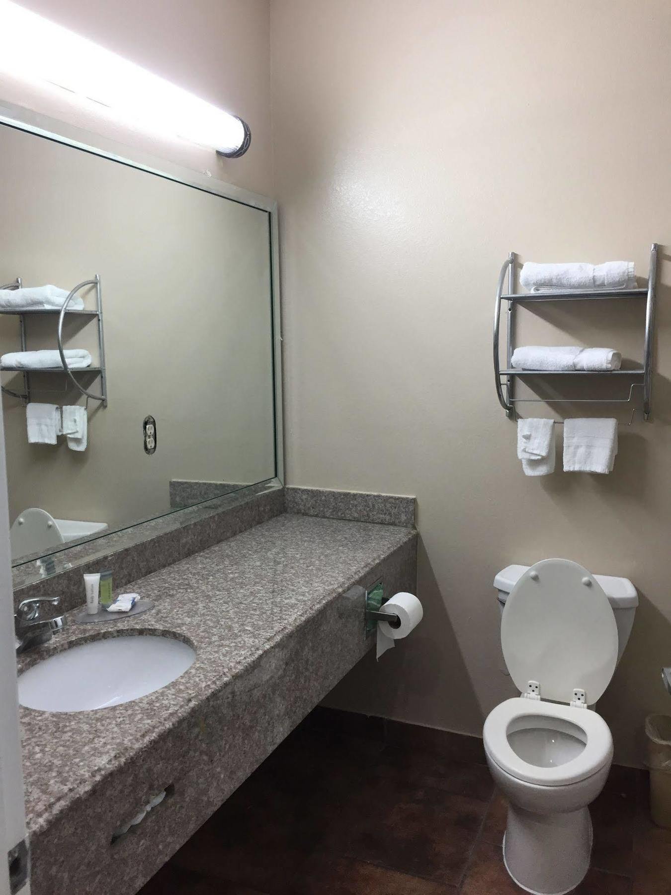 Scottish Inns & Suites Timber Creek, Houston, Tx Barker Екстериор снимка