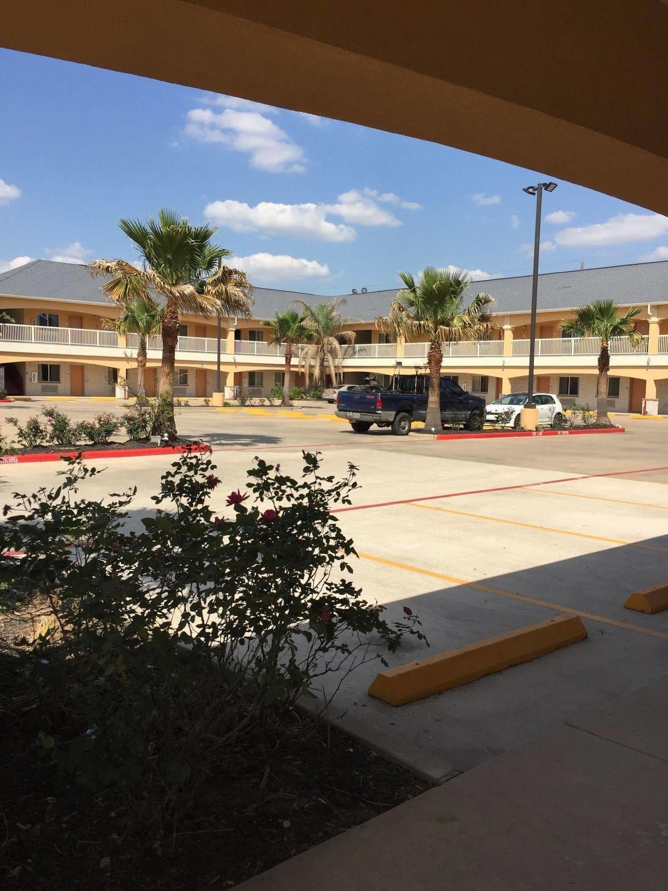 Scottish Inns & Suites Timber Creek, Houston, Tx Barker Екстериор снимка